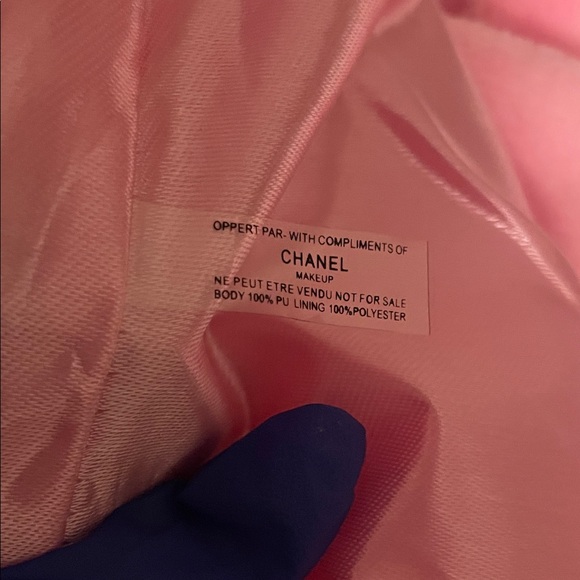 CHANEL VIP Precision soft crossbody - Picture 8 of 17